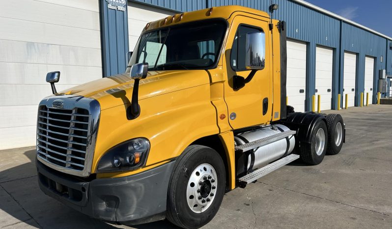 
								Used 2019 Freightliner Cascadia Day Cab in Des Moines IA full									