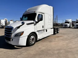 Used 2020 Freightliner Cascadia Sleeper in Houston Texas