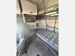 Used 2020 Freightliner Cascadia Sleeper in Houston Texas