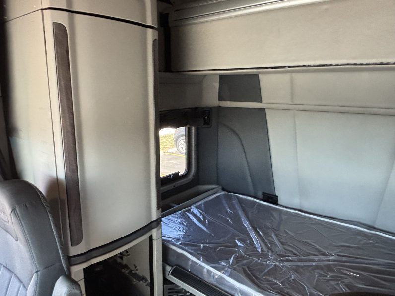 
								Used 2022 Peterbilt 579 Sleeper in Sauget Illinois full									