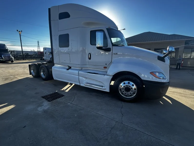 
								Used 2020 International LT Sleeper in Houston Texas full									