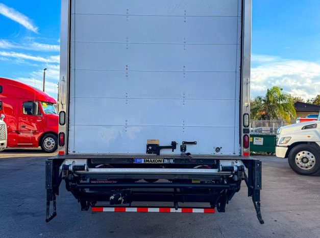 
								Used 2018 Freightliner M106 Box Truck in Miami Florida full									