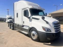 Used 2020 Freightliner Cascadia Sleeper in Houston Texas