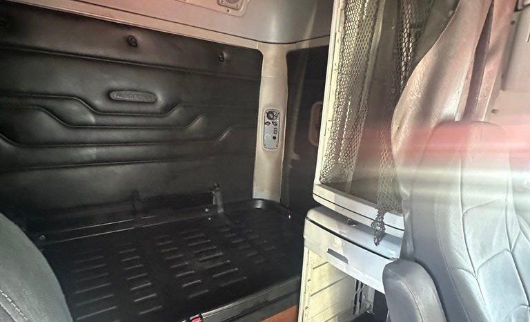 
								Used 2007 Freightliner COLUMBIA Sleeper in Tampa Florida full									