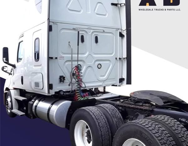 
								Used 2020 Freightliner Cascadia 126 Sleeper in El centro California full									