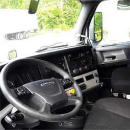 Used 2020 Freightliner Cascadia 126 Sleeper in El centro California