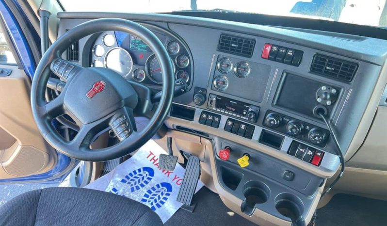 
								Used 2021 Kenworth T680 Sleeper in El centro California full									