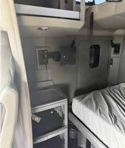 Used 2017 Kenworth T680 Sleeper in Downtown California
