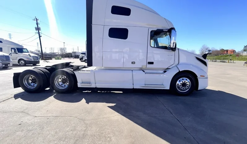 
								Used 2021 Volvo 760 Sleeper in Houston Texas full									