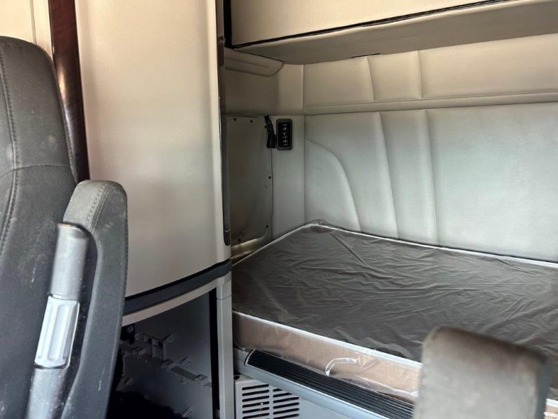
								Used 2021 Peterbilt 579 Sleeper in Joplin Missouri full									