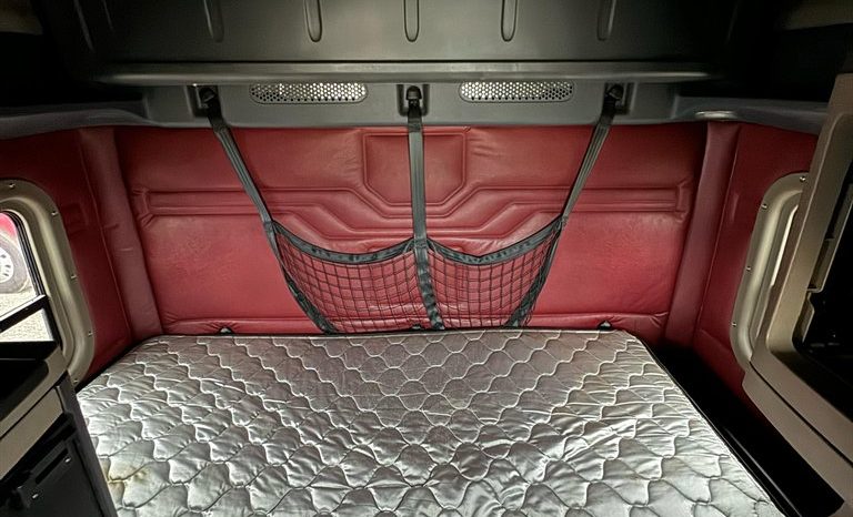 
								Used 2018 Freightliner Cascadia 125 Sleeper in Von Ormy Texas full									
