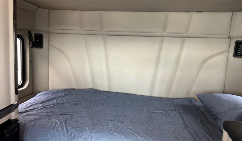 
								Used 2020 Peterbilt 579 Sleeper in Strafford Missouri full									