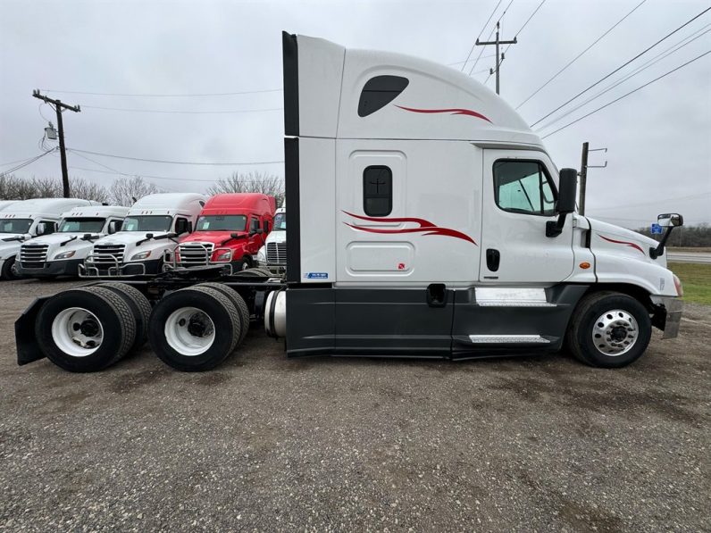 
								Used 2018 Freightliner Cascadia 125 Sleeper in Von Ormy Texas full									