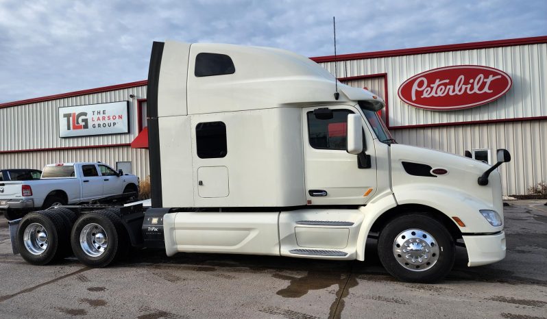 
								Used 2021 Peterbilt 579 Sleeper in O’Fallon Missouri full									