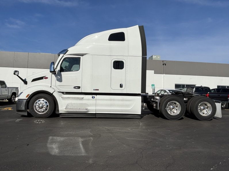 
								Used 2024 Peterbilt 579 Sleeper in Sauget Illinois full									
