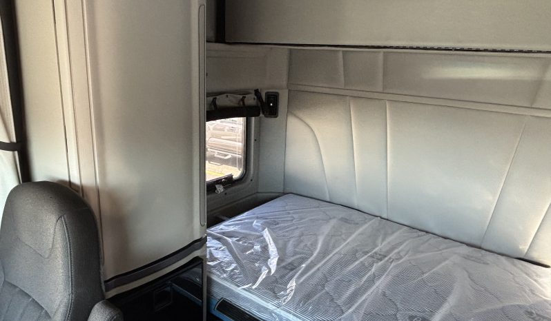 
								Used 2024 Peterbilt 579 Sleeper in Sauget Illinois full									