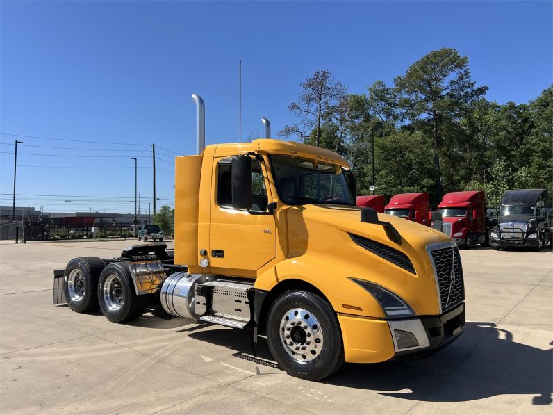 
								Used 2021 Volvo VNL62T300 Day Cab in Houston Texas full									