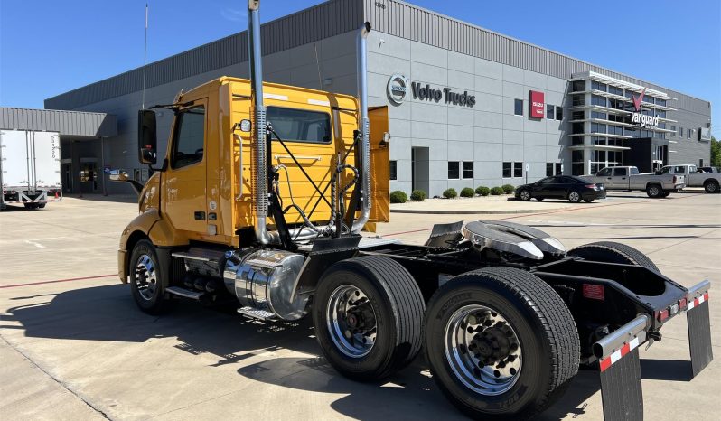
								Used 2021 Volvo VNL62T300 Day Cab in Houston Texas full									