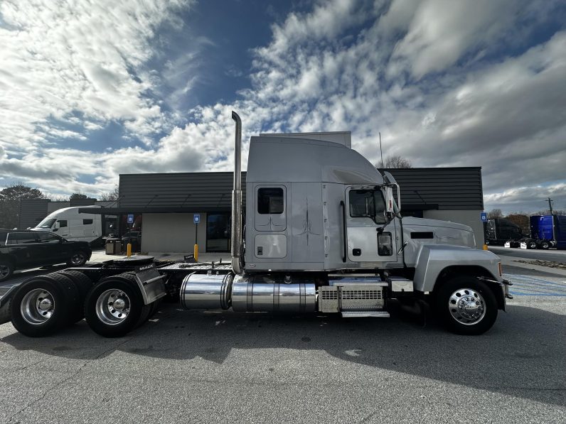 
								Used 2022 Mack PINNACLE 64T Sleeper in Atlanta Georgia full									