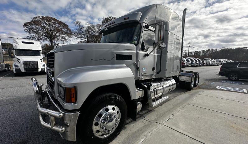 
								Used 2022 Mack PINNACLE 64T Sleeper in Atlanta Georgia full									