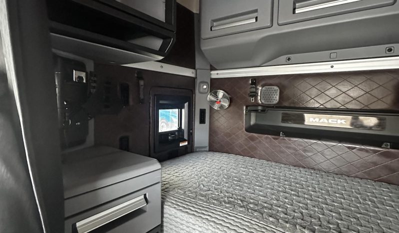 
								Used 2022 Mack PINNACLE 64T Sleeper in Atlanta Georgia full									