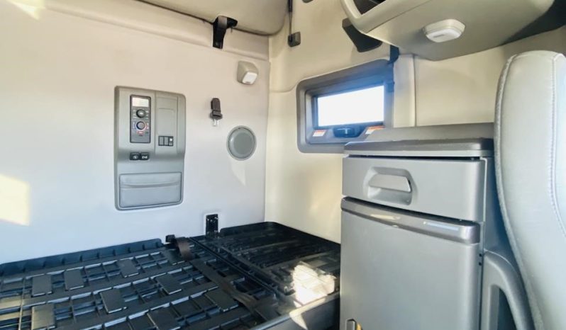 
								Used 2021 Volvo VNL64T760 Sleeper in Phoenix Arizona full									