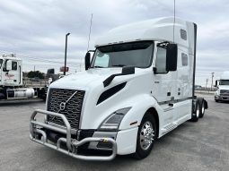 Used 2022 Volvo VNL64T760 Sleeper in Austin Texas