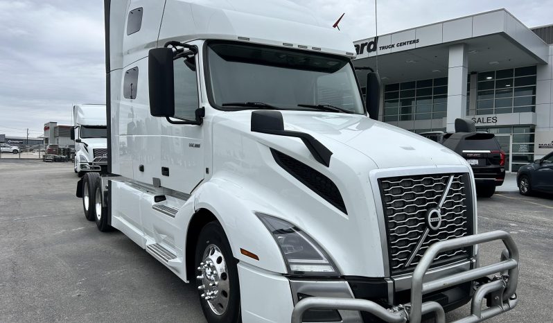
								Used 2022 Volvo VNL64T760 Sleeper in Austin Texas full									