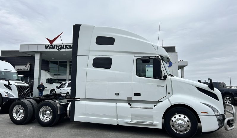 
								Used 2022 Volvo VNL64T760 Sleeper in Austin Texas full									