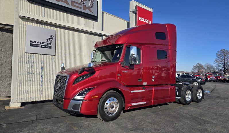 
								Used 2022 Volvo VNL64T760 Sleeper in St Louis Illinois full									