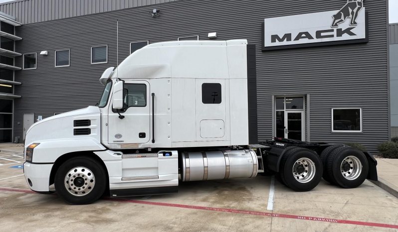 
								New 2024 Mack ANTHEM 64T Sleeper in Houston Texas full									