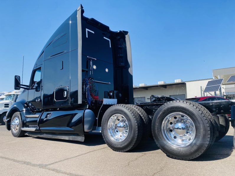 
								Used 2021 Kenworth T680 Sleeper in Phoenix Arizona full									
