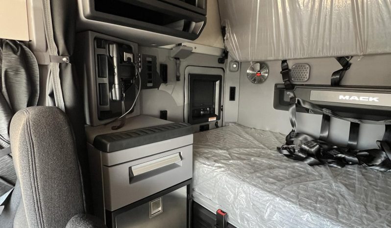 
								New 2024 Mack ANTHEM 64T Sleeper in Houston Texas full									