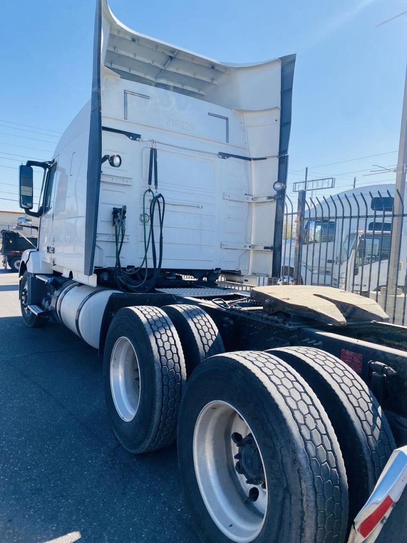 
								Used 2017 Volvo VNL64T630 Sleeper Phoenix Arizona full									