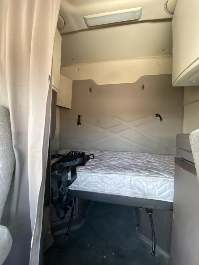 
								Used 2017 Volvo VNL64T630 Sleeper Phoenix Arizona full									