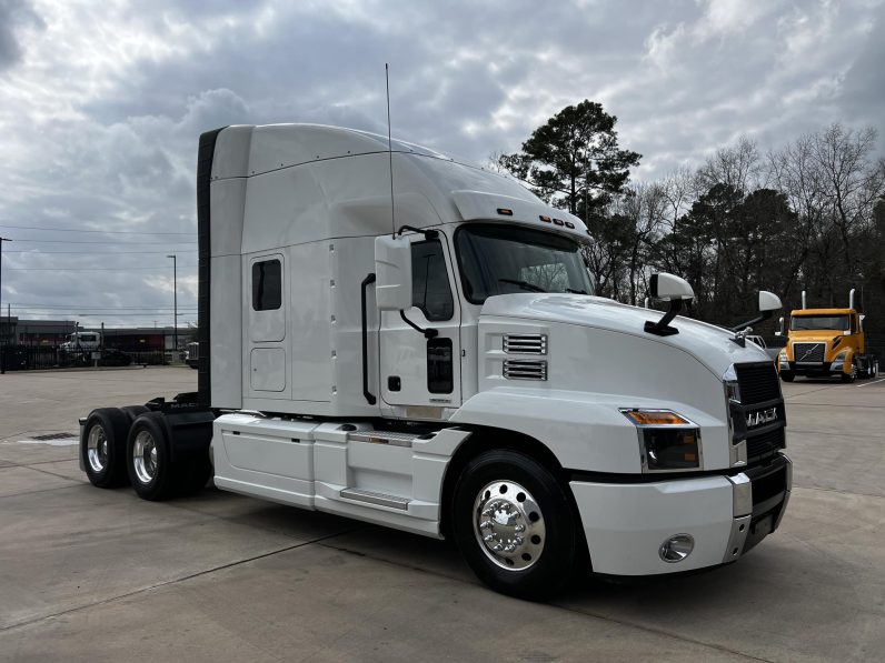 
								Used 2023 Mack ANTHEM 64T Sleeper in Houston Texas full									