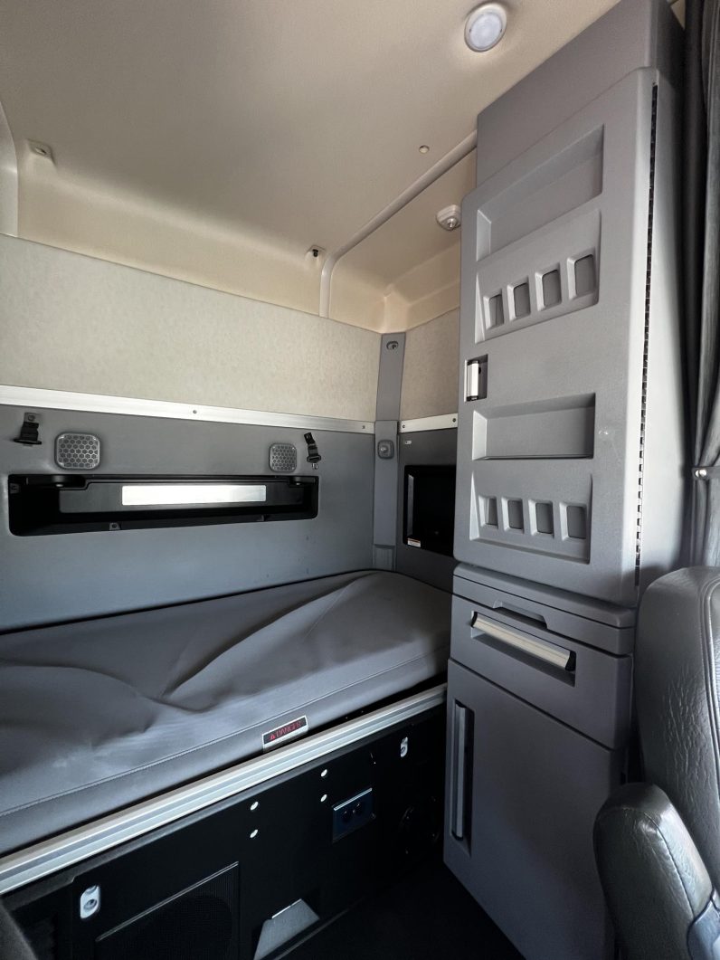 
								Used 2023 Mack ANTHEM 64T Sleeper in Houston Texas full									