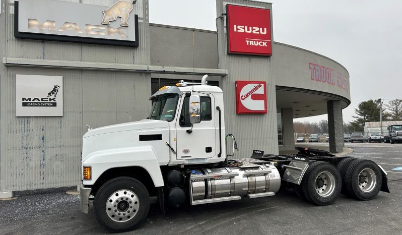 
								New 2026 Mack PINNACLE 64T Day Cab in St Louis Illinois full									