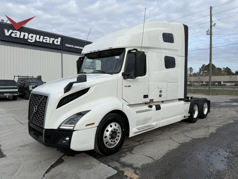
								Used 2019 Volvo VNL64T760 Sleeper in Savannah Georgia full									