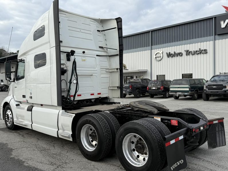 
								Used 2020 Volvo VNL64T760 Sleeper in Savannah Georgia full									