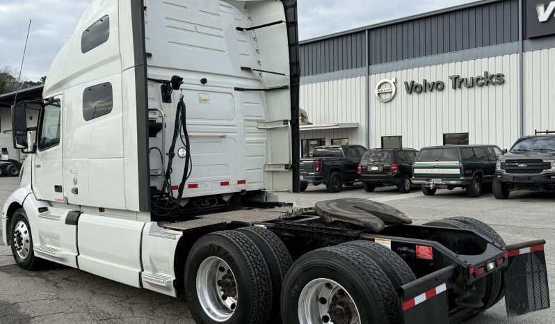 
								Used 2019 Volvo VNL64T760 Sleeper in Savannah Georgia full									