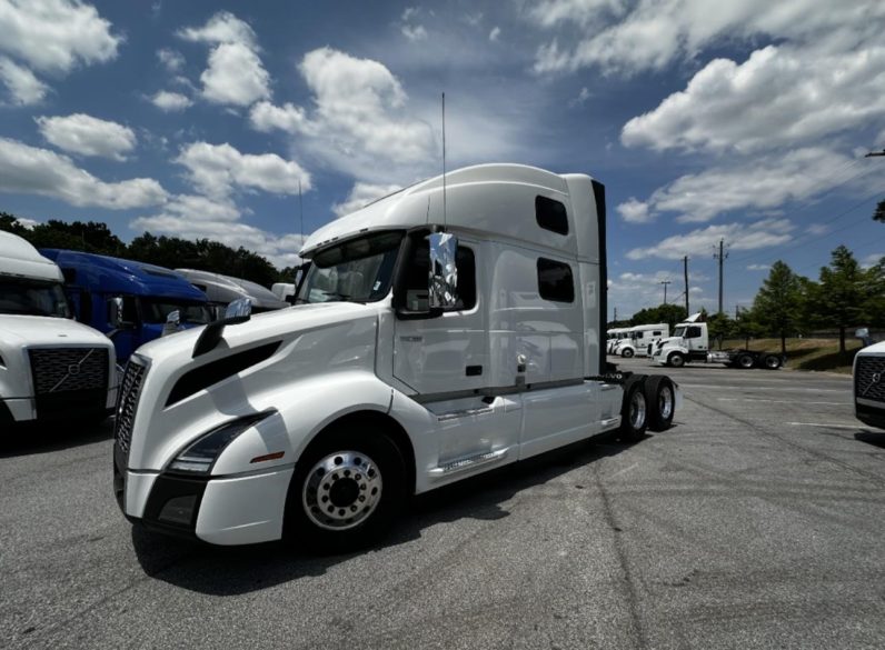 
								Used 2023 Volvo VNL64T860 Sleeper in Atlanta Georgia full									