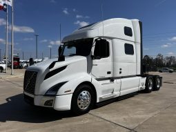 Used 2023 Volvo VNL64T860 Sleeper in Houston Texas