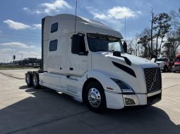 Used 2023 Volvo VNL64T860 Sleeper in Houston Texas