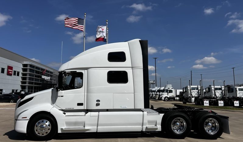 
								Used 2023 Volvo VNL64T860 Sleeper in Houston Texas full									