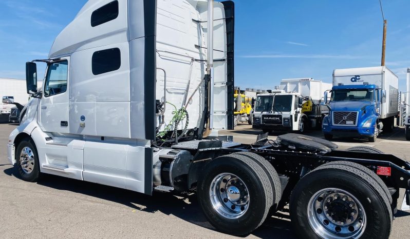 
								Used 2021 Volvo VNL64T760 Sleeper in Phoenix Arizona full									