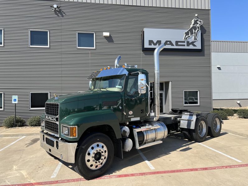 
								New 2026 Mack PINNACLE 64T Day Cab in Houston Texas full									