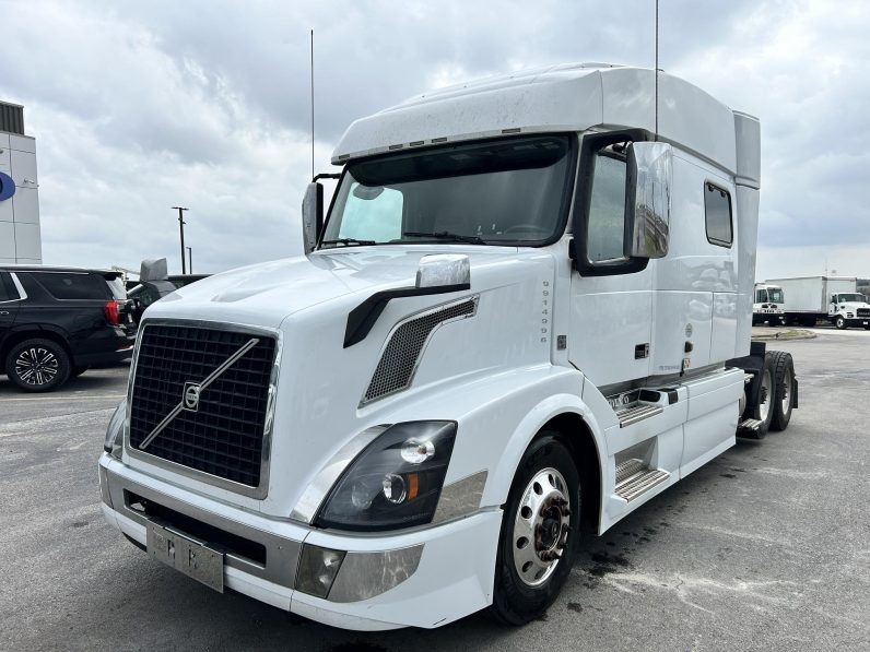 
								Used 2018 Volvo VNL64T740 Sleeper in Austin Texas full									