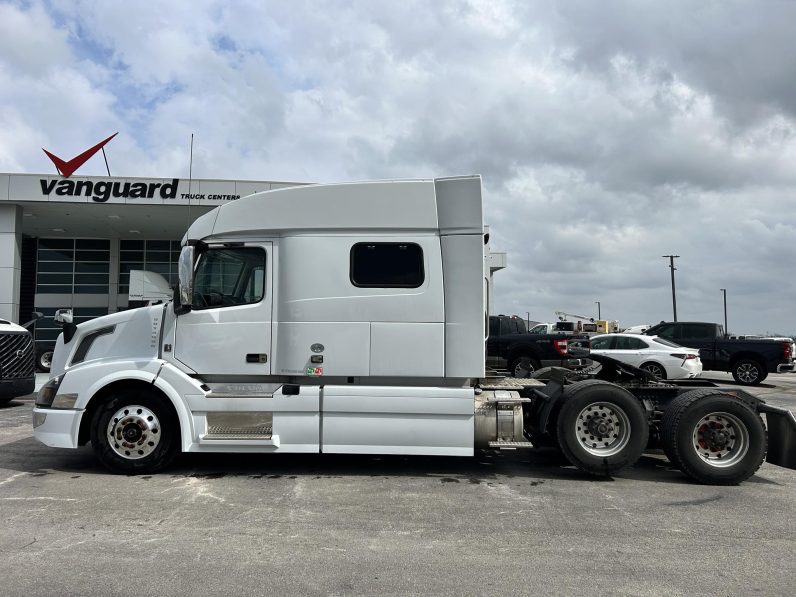 
								Used 2018 Volvo VNL64T740 Sleeper in Austin Texas full									