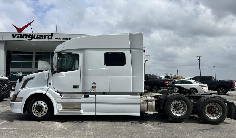 
								Used 2018 Volvo VNL64T740 Sleeper in Austin Texas full									